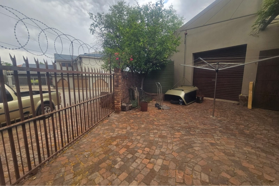 3 Bedroom Property for Sale in Roylglen Gardens Northern Cape